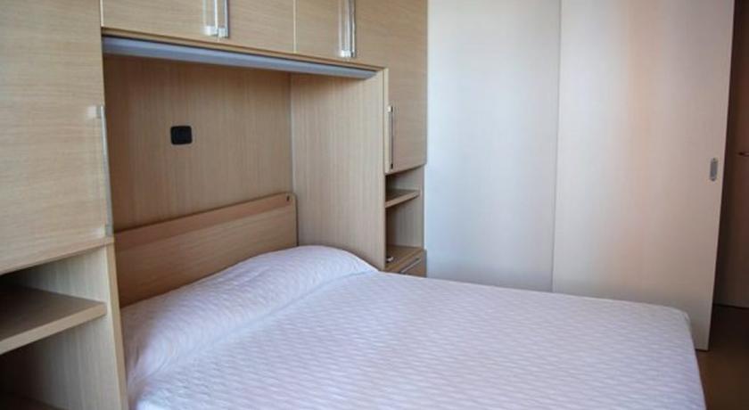 Aparthotel Capitol 2*